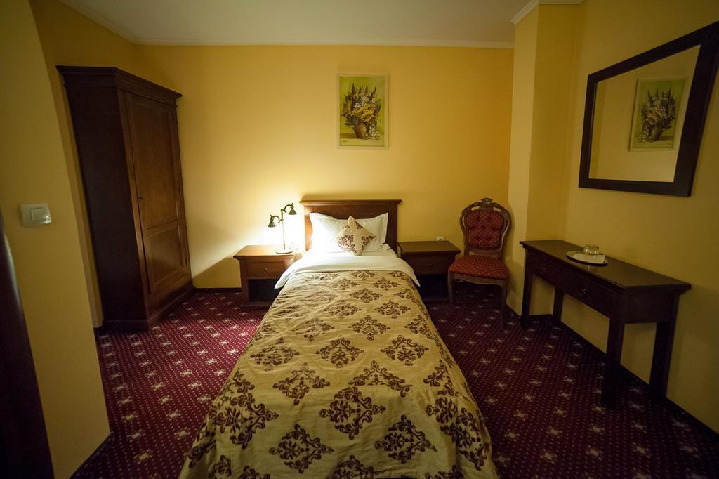 Hotel Vila Royal Bacău Zewnętrze zdjęcie