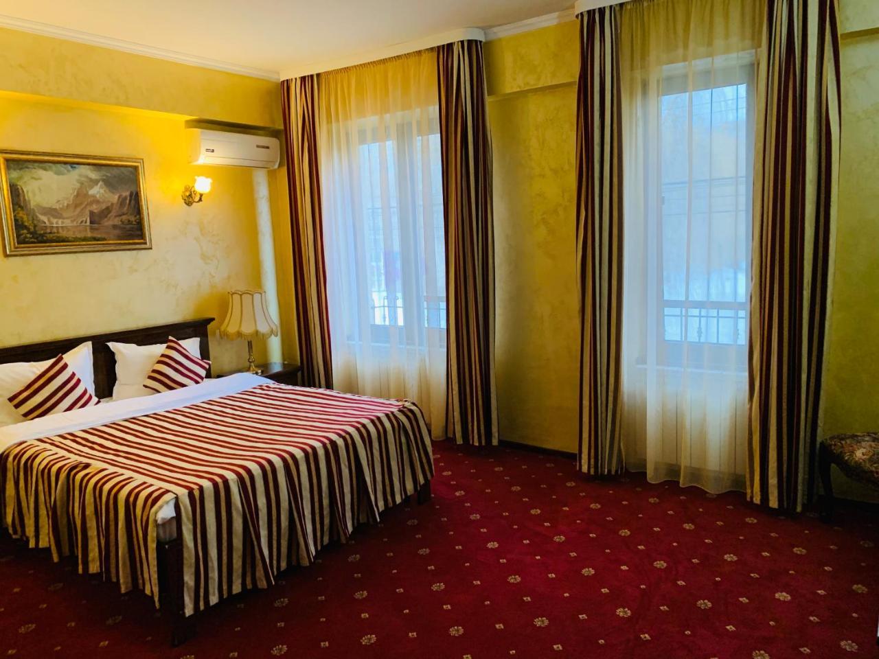 Hotel Vila Royal Bacău Zewnętrze zdjęcie