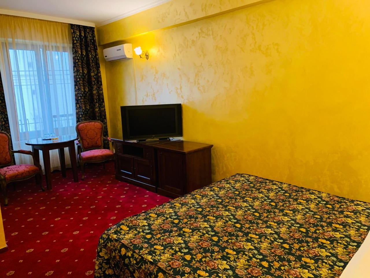 Hotel Vila Royal Bacău Zewnętrze zdjęcie